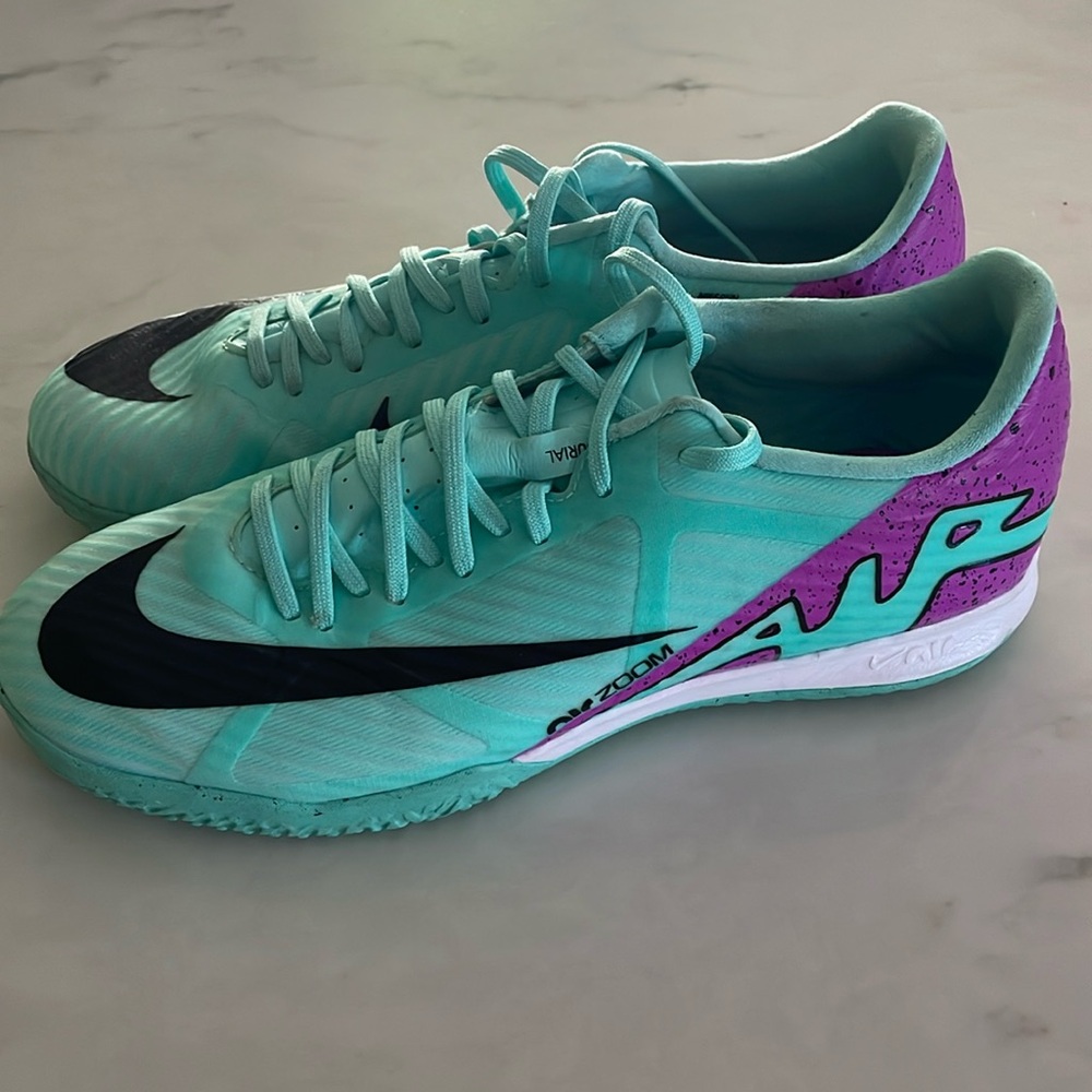 NIKE Indoor soccer cleats 6.5